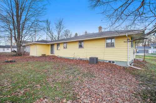 8839 Maplewood Dr, Berrien Springs MI 49103-1420 exterior