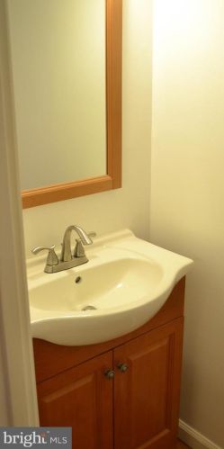 2295 Emerald Hts Ct, Herndon VA 20191-1714 exterior