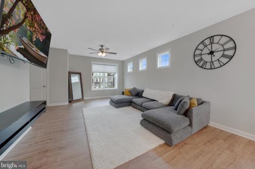 38 Overlook Dr, Hanover PA 17331-9136 exterior