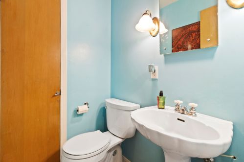 4801 Diversey Blvd, Milwaukee WI 53217-5919 exterior