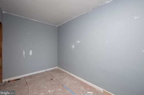 1070 Langham Ave, Camden NJ 08103-2818 exterior