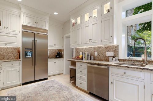 204 Royal St, Alexandria VA  22314-2627 exterior