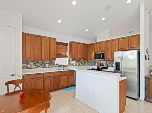 792 Bent Creek Dr, Fort Pierce, FL 34947-1322