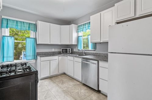 113 Oakland Ave, Providence RI 02908-3632 exterior