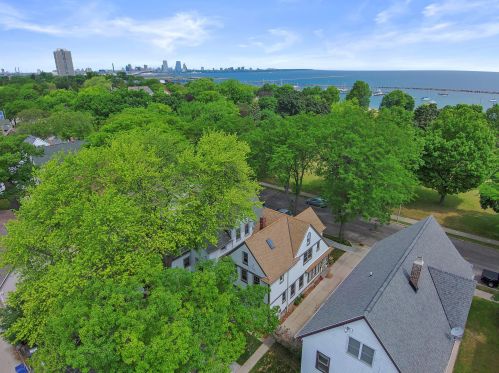 2867 Superior St, Milwaukee WI  53207-2550 exterior