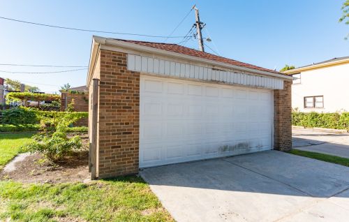 6758 Artesian Ave, Chicago IL  60645-4614 exterior