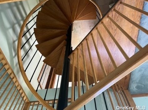 7 Croydon Ct, Huntington Station NY 11746-6143 exterior