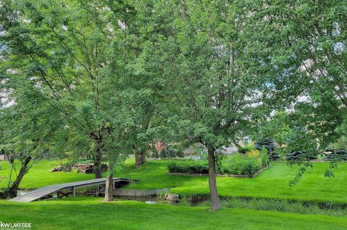 47793 Lexington Dr, Macomb Township MI 48044-2656 exterior