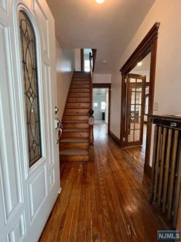 425 Hancock Pl, Fairview, NJ 07022-1811