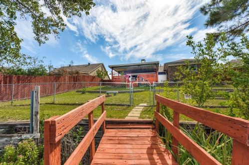 1311 Lakeshore Dr, Irving TX 75060-6675 exterior