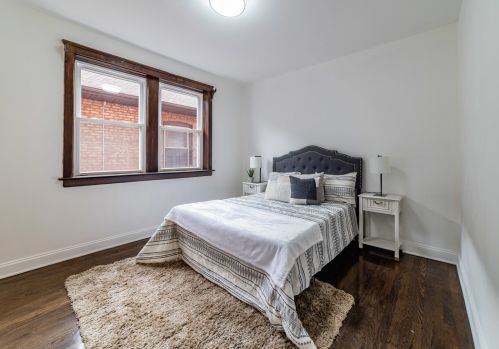 7225 Bennett Ave, Chicago IL  60649-2905 exterior