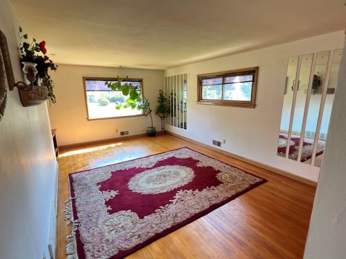 3619 86th St, Milwaukee, WI 53228-1511