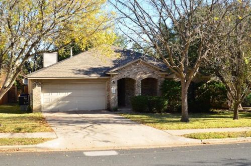 5704 Fitchwood Ln, Austin TX  78749-3546 exterior