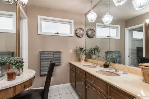 6024 Artesian Ave, Chicago IL 60659-4101 exterior