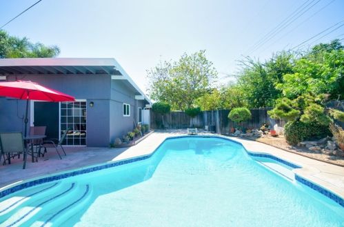 511 Rosslynn Ave, Fullerton CA  92832-2725 exterior