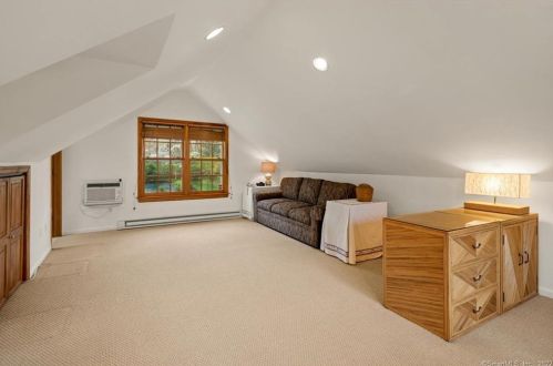 3 Huckleberry Hl Rd, Wilton CT 06897-2802 exterior