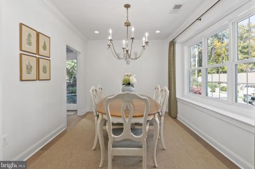 3877 30 St, Arlington VA 22207-5303 exterior