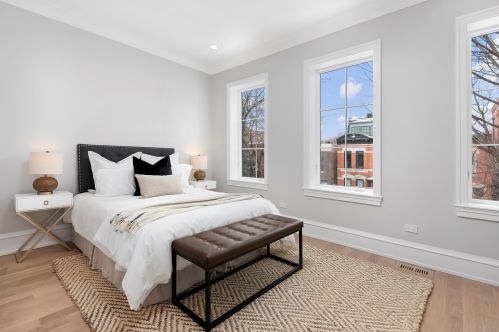 2137 Clifton Ave, Chicago IL 60614-4116 exterior