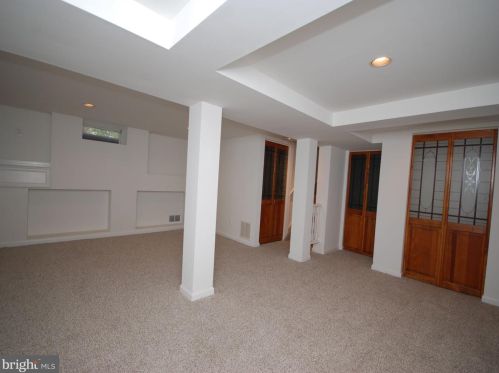 20 Fogarty Dr, Trenton NJ 08619-4320 exterior