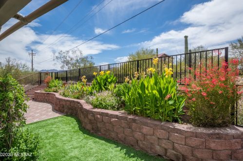 7015 Camino De Los Caballos, Tucson AZ 85743-9689 exterior