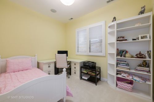 2647 Marshfield Ave, Chicago IL 60614-1001 exterior