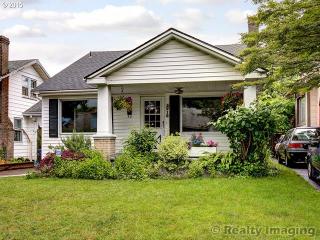 2716 35th Ave, Portland, OR 97212-2710