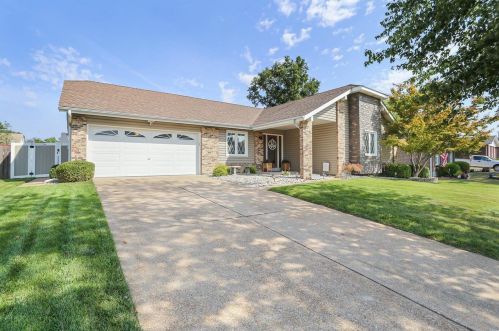 2527 Cripple Creek Dr, Saint Louis, MO 63129-4912