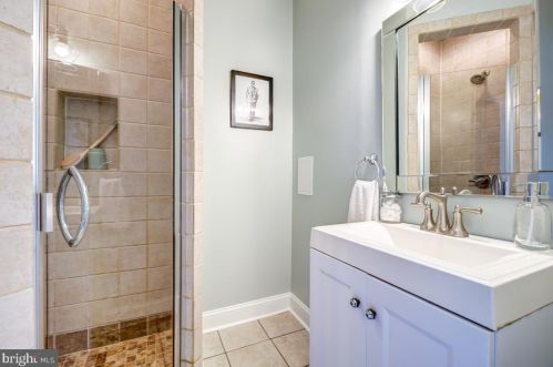 1212 Maryland Ave, Washington DC 20002-5570 exterior