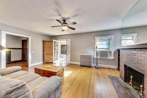 1818 Lunt Ave, Chicago IL 60645-3005 exterior