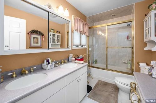 270 Baldwin Ave, Hasbrouck Heights NJ 07604-2301 exterior