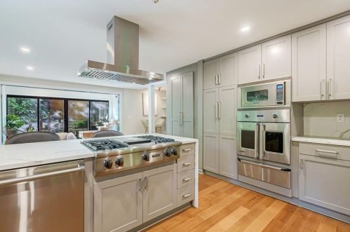 620 Colebrook Ct, Atlanta GA  30327-4710 exterior