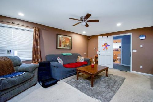 51 Berrios Hl Rd, Windsor CT 06095-1003 exterior