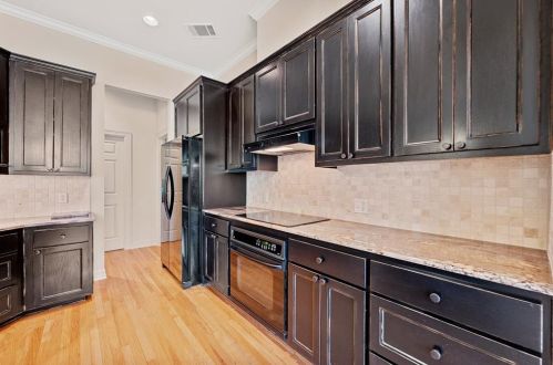 7909 Comfort Cv, Austin TX 78731-1464 exterior