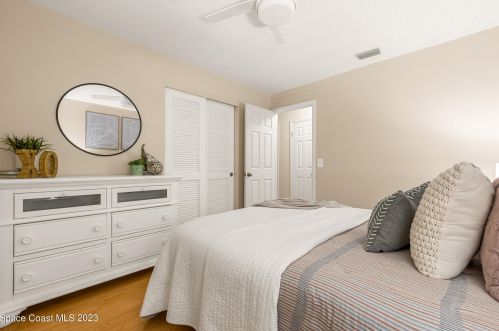 950 Courtenay Pkwy, Merritt Island FL 32952-5010 exterior