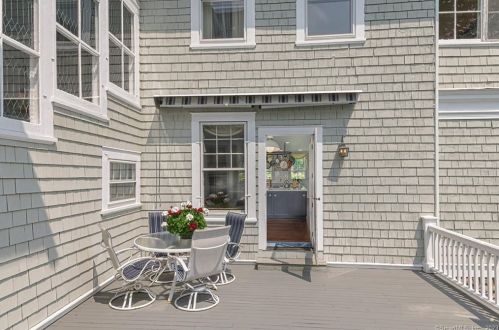 212 Main St, Ridgefield CT 06877-4922 exterior