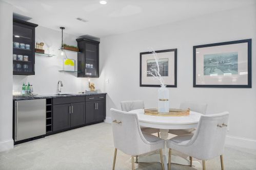 11428 Clayton Rd, Saint Louis MO 63131-2502 exterior