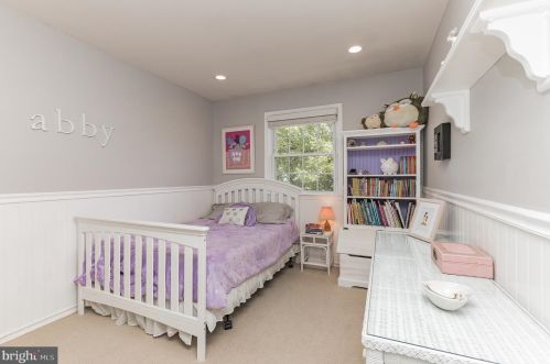 1122 Kensington Rd, Mc Lean VA 22101-2918 exterior