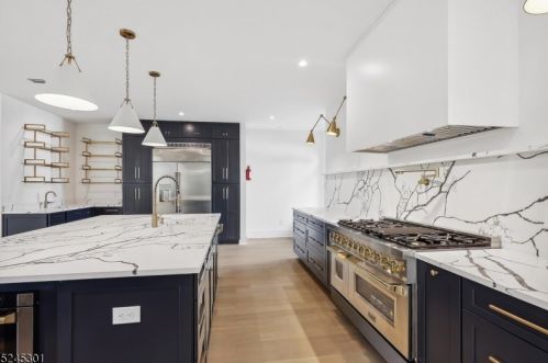 1306 Pleasant Valley Way, Town Center NJ  07052-1421 exterior