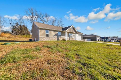 250 Village Circle Dr, Winfield MO 63389-2051 exterior