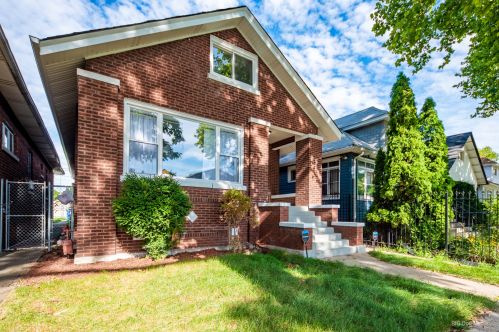 7616 Luella Ave, Chicago IL 60649-4108 exterior