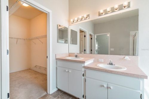 8814 Cypress Hammock Dr, Tampa FL  33614-8100 exterior