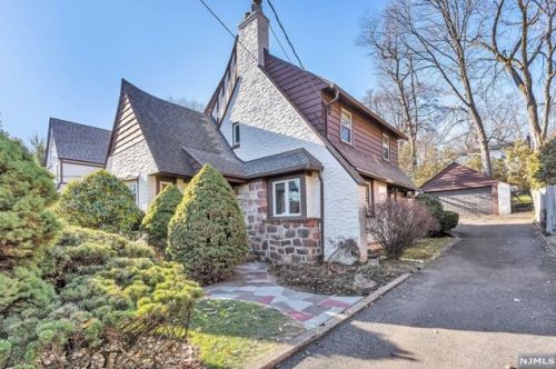 1296 Taft Rd, Teaneck, NJ 07666-2827