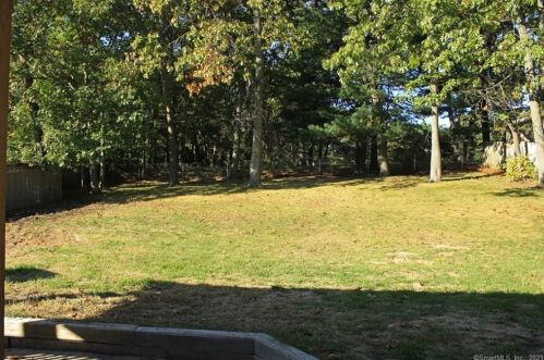 8 Roosevelt Blvd, Enfield CT 06082-2041 exterior