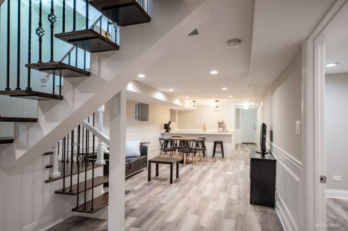 7616 Luella Ave, Chicago IL 60649-4108 exterior