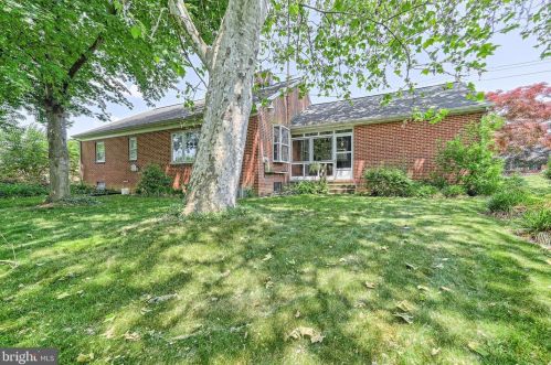 214 Charles St, Hanover PA 17331-2204 exterior