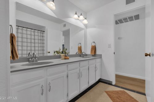 8622 40 Dr, Phoenix AZ 85019-1206 exterior