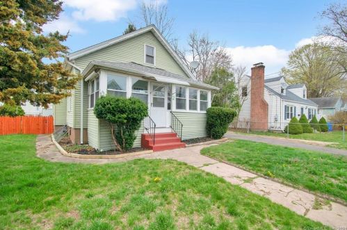 7 Lincoln St, Manchester, CT 06040-3906