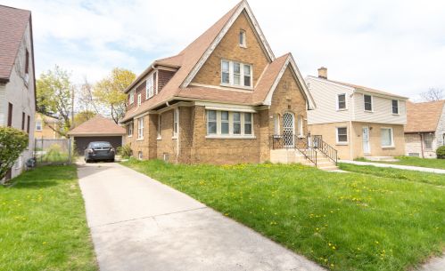 4533 24th Pl, Milwaukee WI  53209-6204 exterior