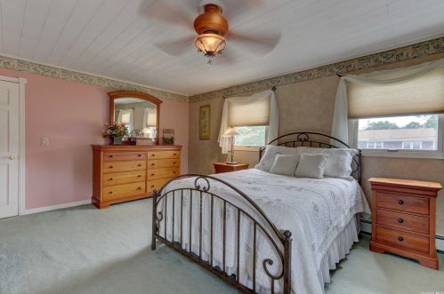 1281 America Ave, Babylon NY 11704-4037 exterior