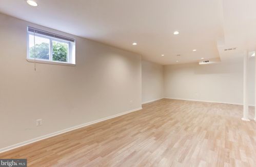 4706 Creek Shore Dr, Rockville MD  20852-2407 exterior